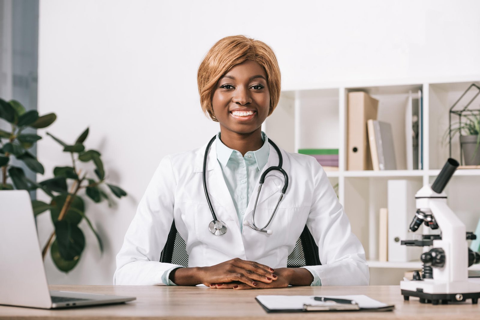Dr. Maya specializes in internal medicine and preventive care. She’s passionate about patient education and is known for her compassionate,in online consultations.